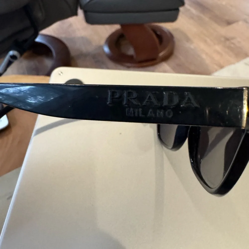 Stylish Black Sunglasses - Picture 3 of 13